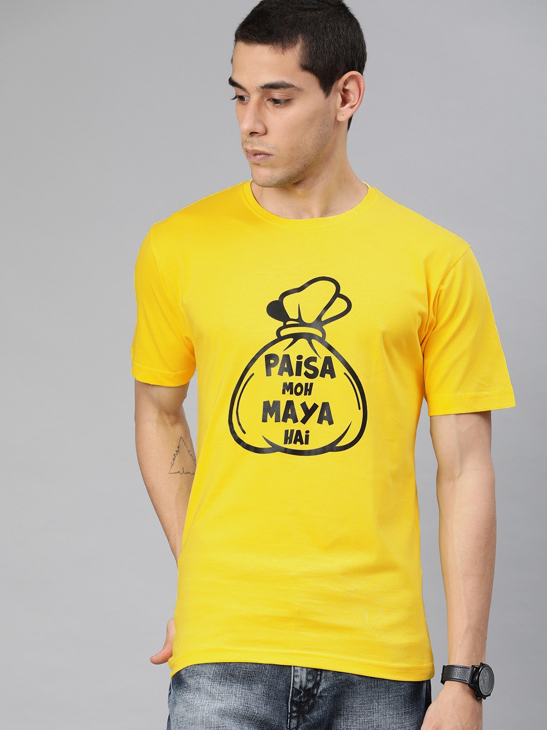 

BE AWARA Men Yellow Printed Round Neck Pure Cotton T-shirt
