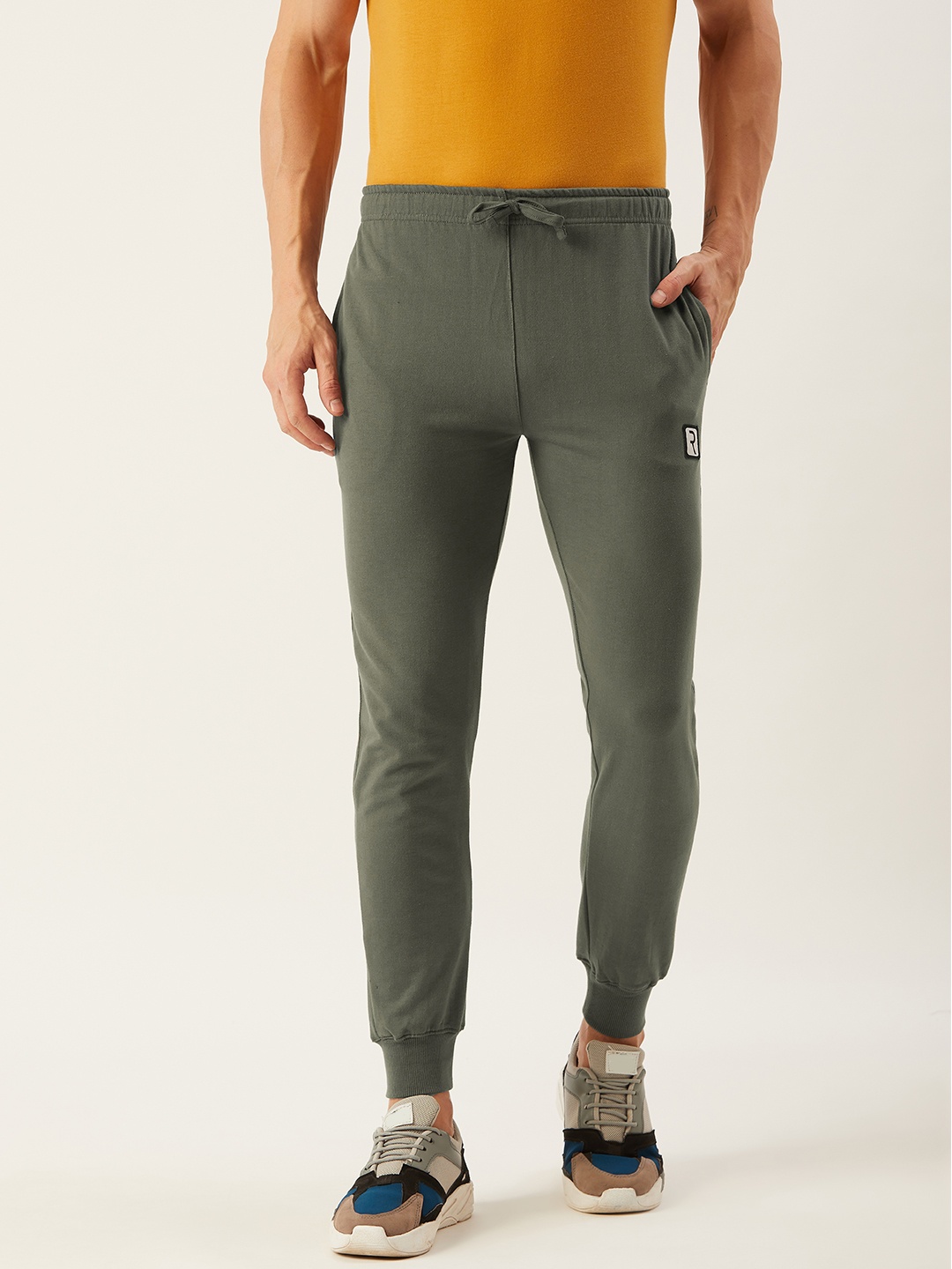 

Rodzen Men Olive Green Solid Joggers