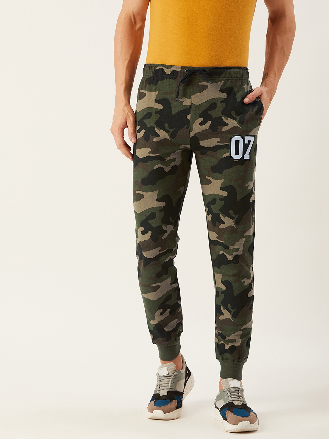 

Rodzen Men Olive Green & Black Camouflage Print Joggers