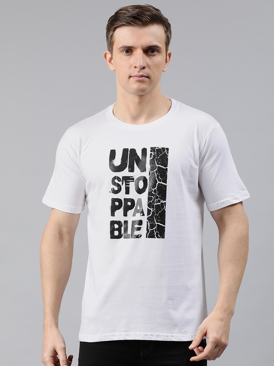 

BRATMA Men White Printed Round Neck Pure Cotton T-shirt