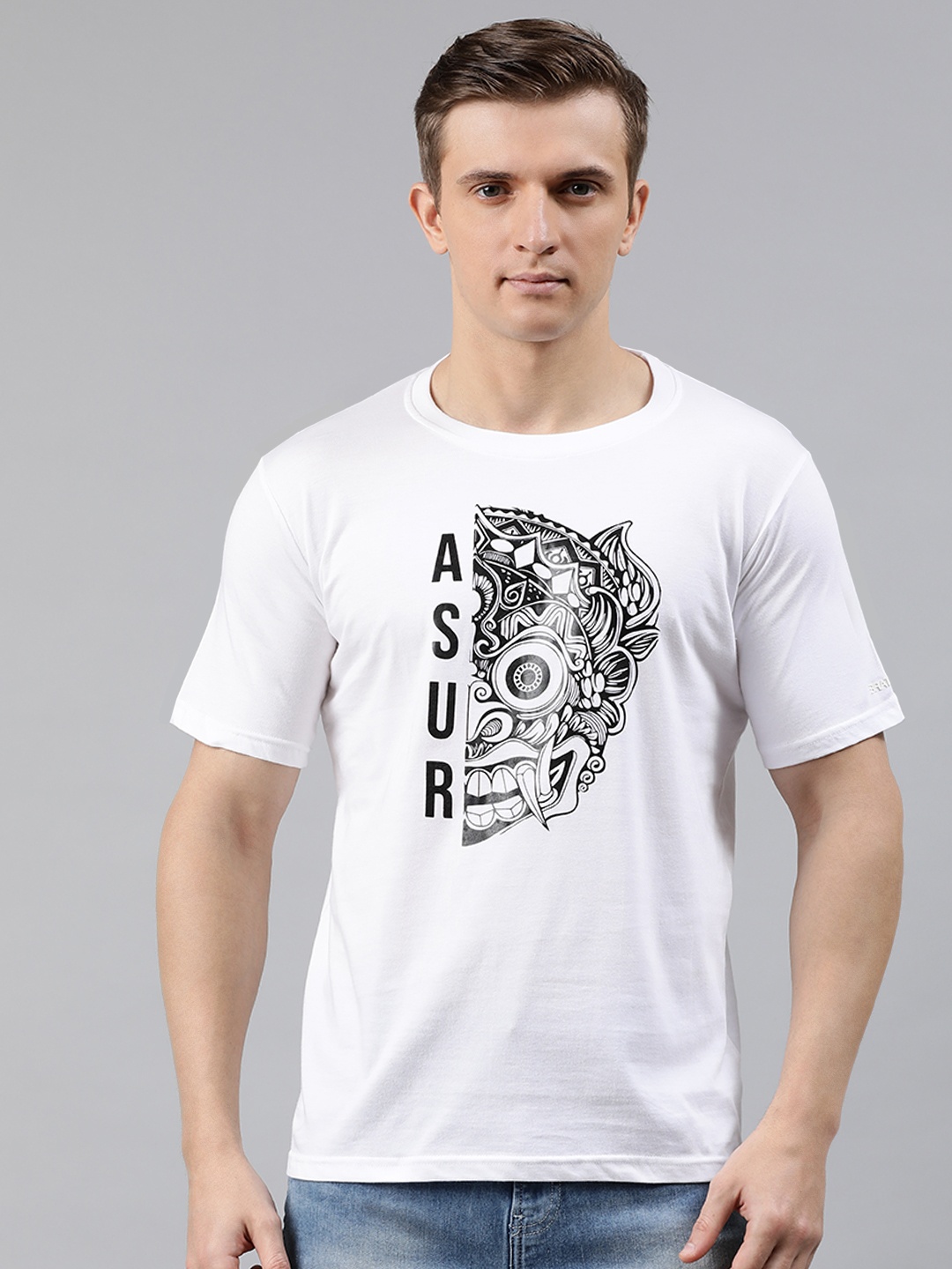

BRATMA Men White Printed Round Neck Pure Cotton T-shirt