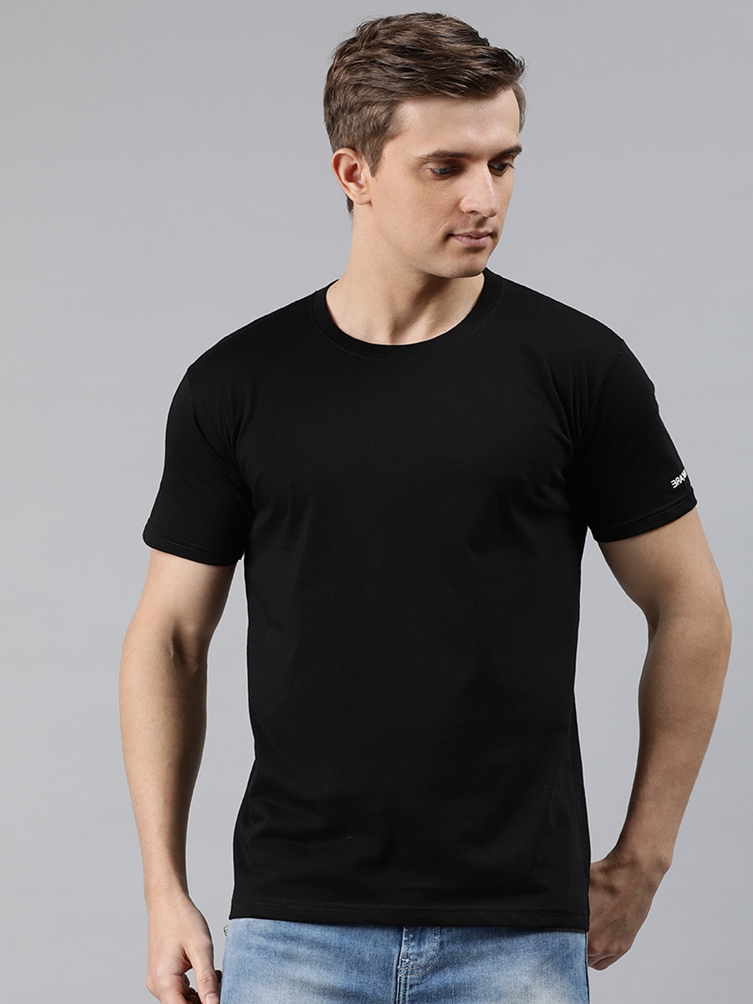 

BRATMA Men Black Solid Round Neck T-shirt