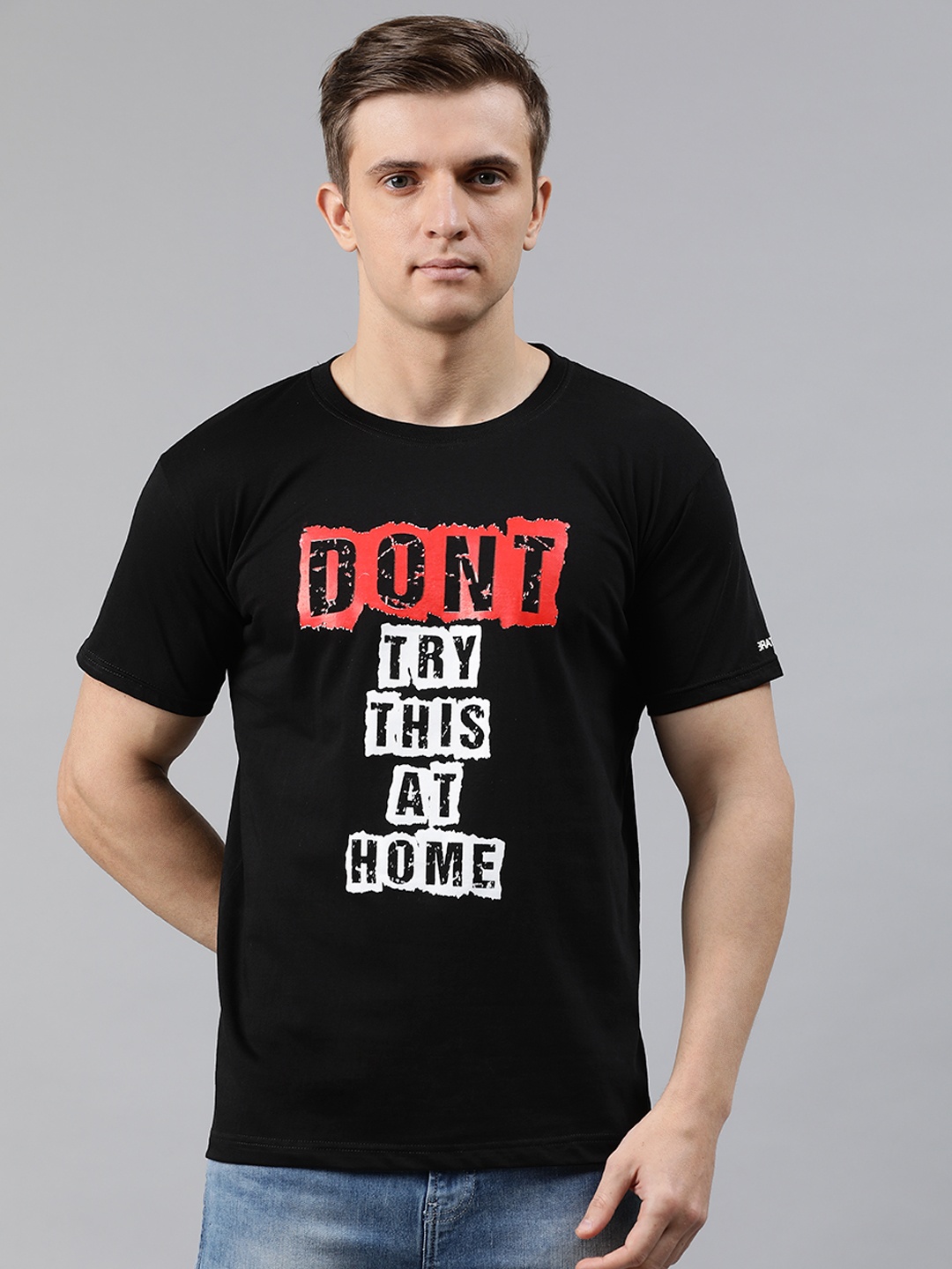 

BRATMA Men Black & White Printed Round Neck T-shirt