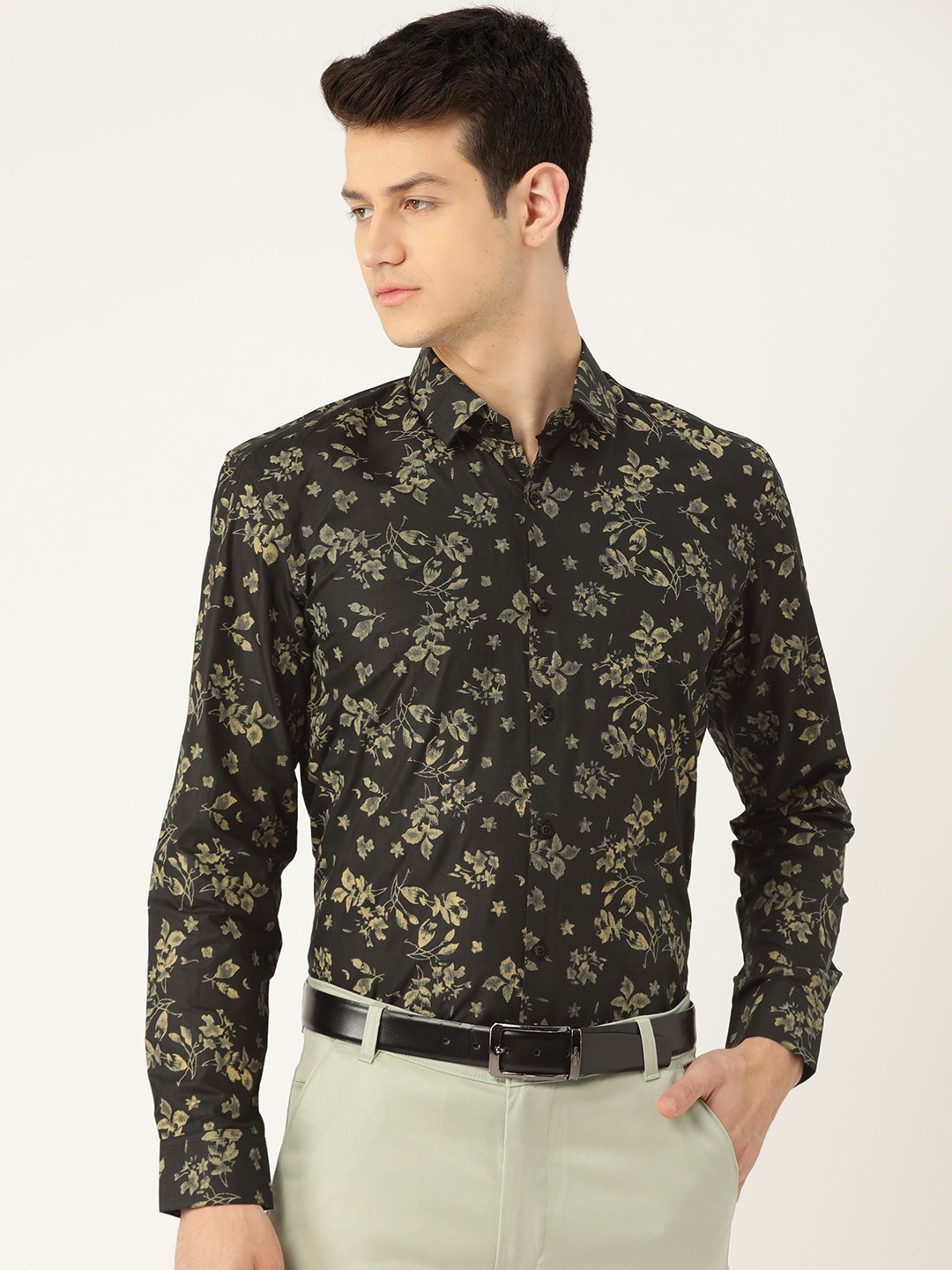 

SOJANYA Men Black & Green Classic Fit Floral Printed Party Shirt