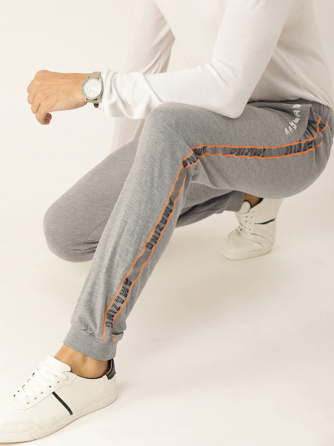 

SINGLE Men Grey Slim Fit Solid Joggers with Side Printed Detail