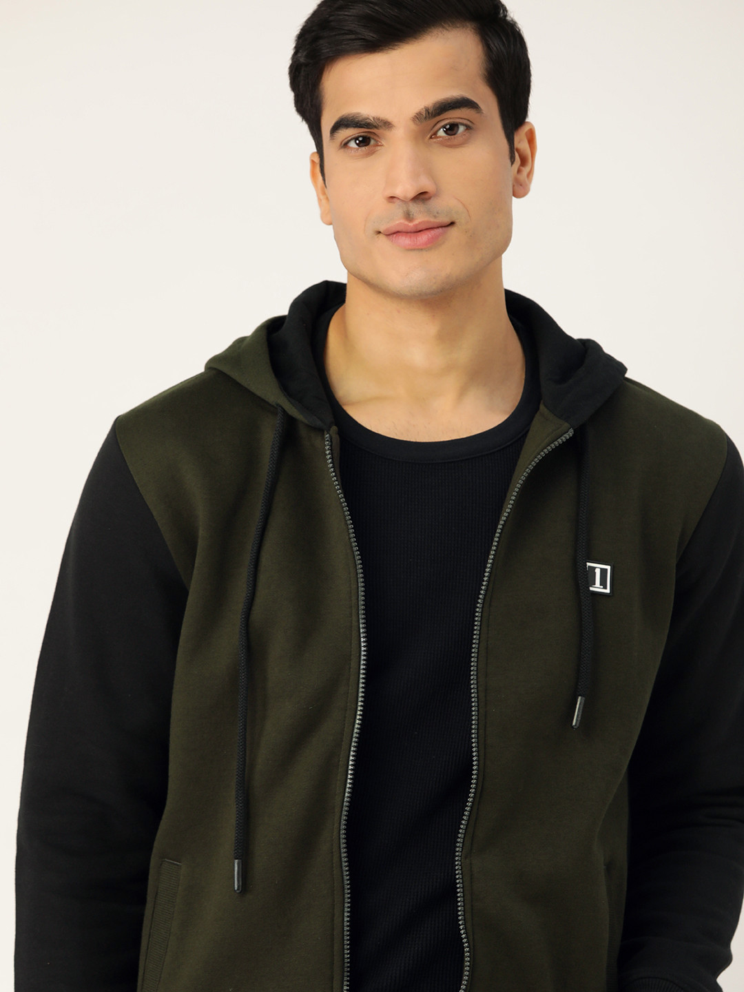 

SINGLE Men Olive Green & Black Solid Hooded Sweatshirt