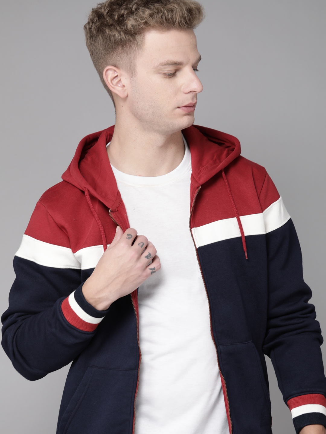 

Roadster Men Navy Blue & Red Antiviral & Antibacterial protection Colourblocked Hooded Sweatshirt