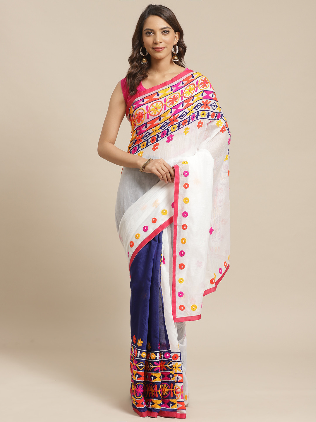 

Laa Calcutta White & Navy Blue Handloom Embroidered Kathiabari Saree