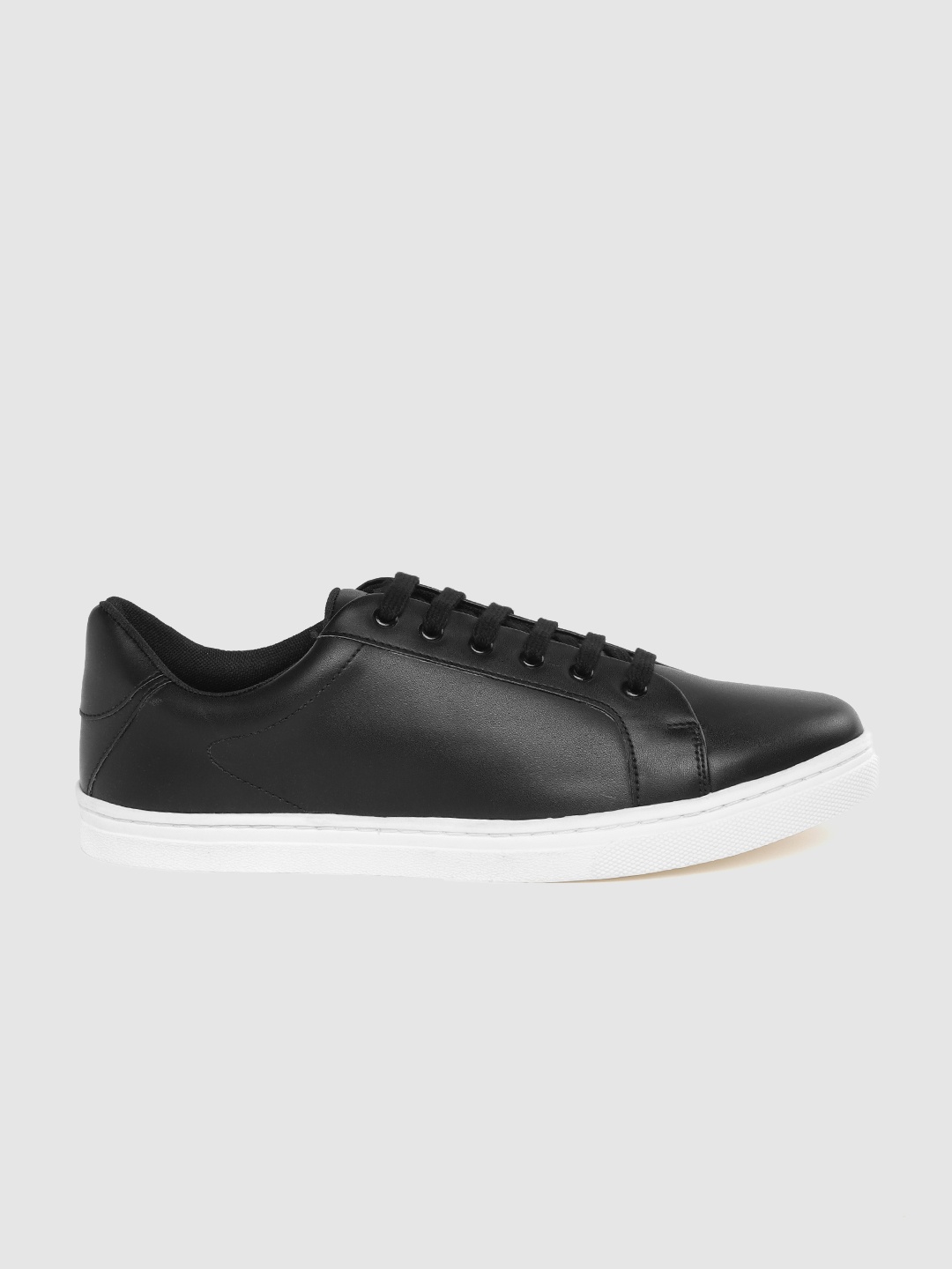 

INVICTUS Men Black Solid Sneakers