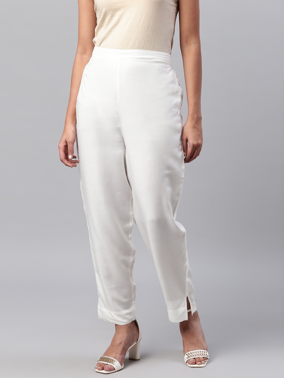 

KSUT Women White Regular Fit Solid Trousers