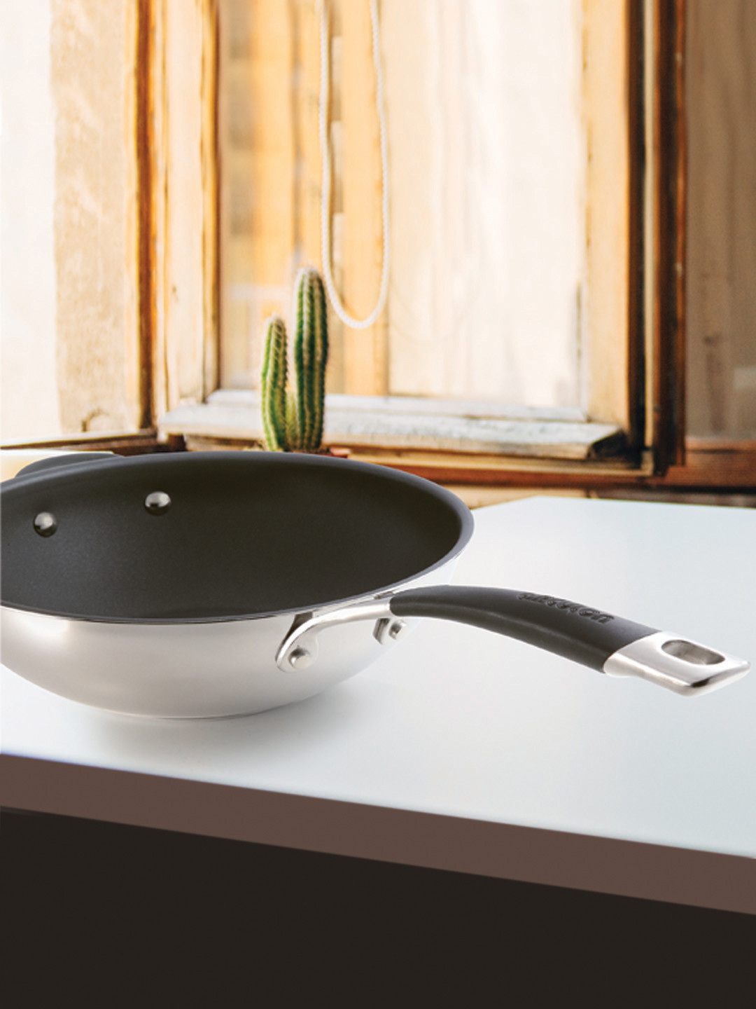 

MEYER Silver-Toned & Black Circulon Momentum Non-Stick 27 cm Stirfry Wok With Handle
