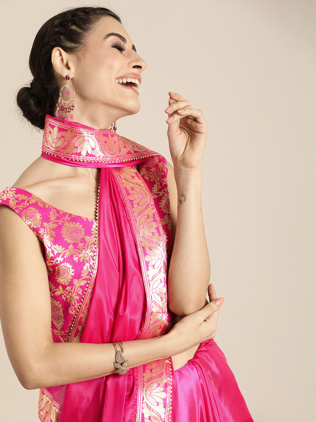 

Inddus Magenta Pink & Gold-Toned Polyester Woven Design Saree