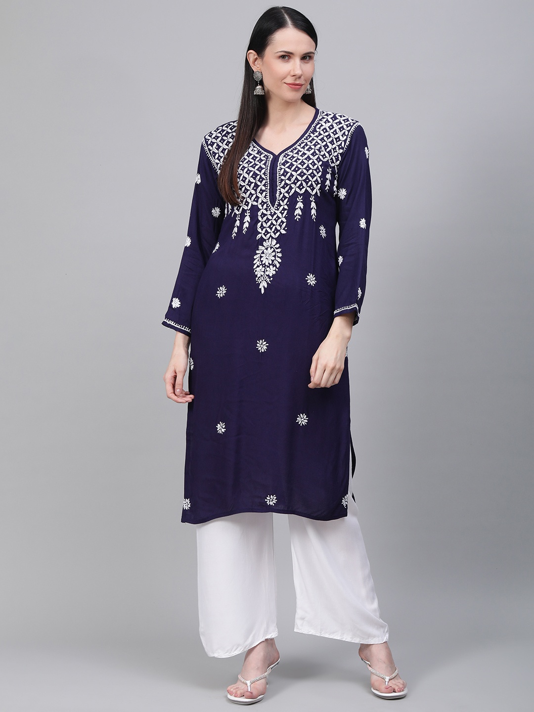

Saadgi Women Navy Blue & White Handloom Chikankari Embroidered Straight Kurta