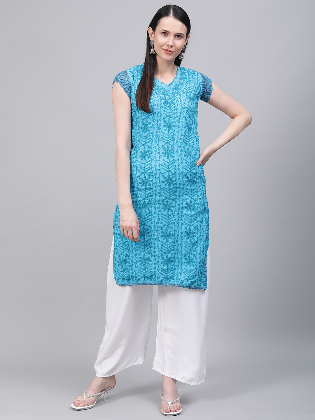 

Saadgi Women Blue Lucknowi Chikankari Embroidered Handloom Straight Kurta
