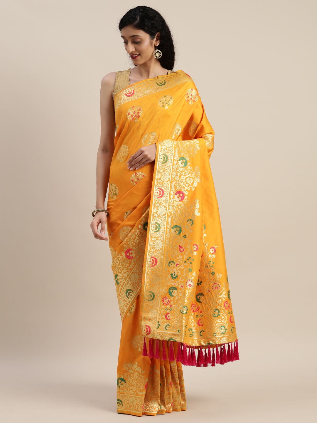 

VASTRANAND Yellow & Gold-Toned Silk Blend Woven Design Kanjeevaram Saree