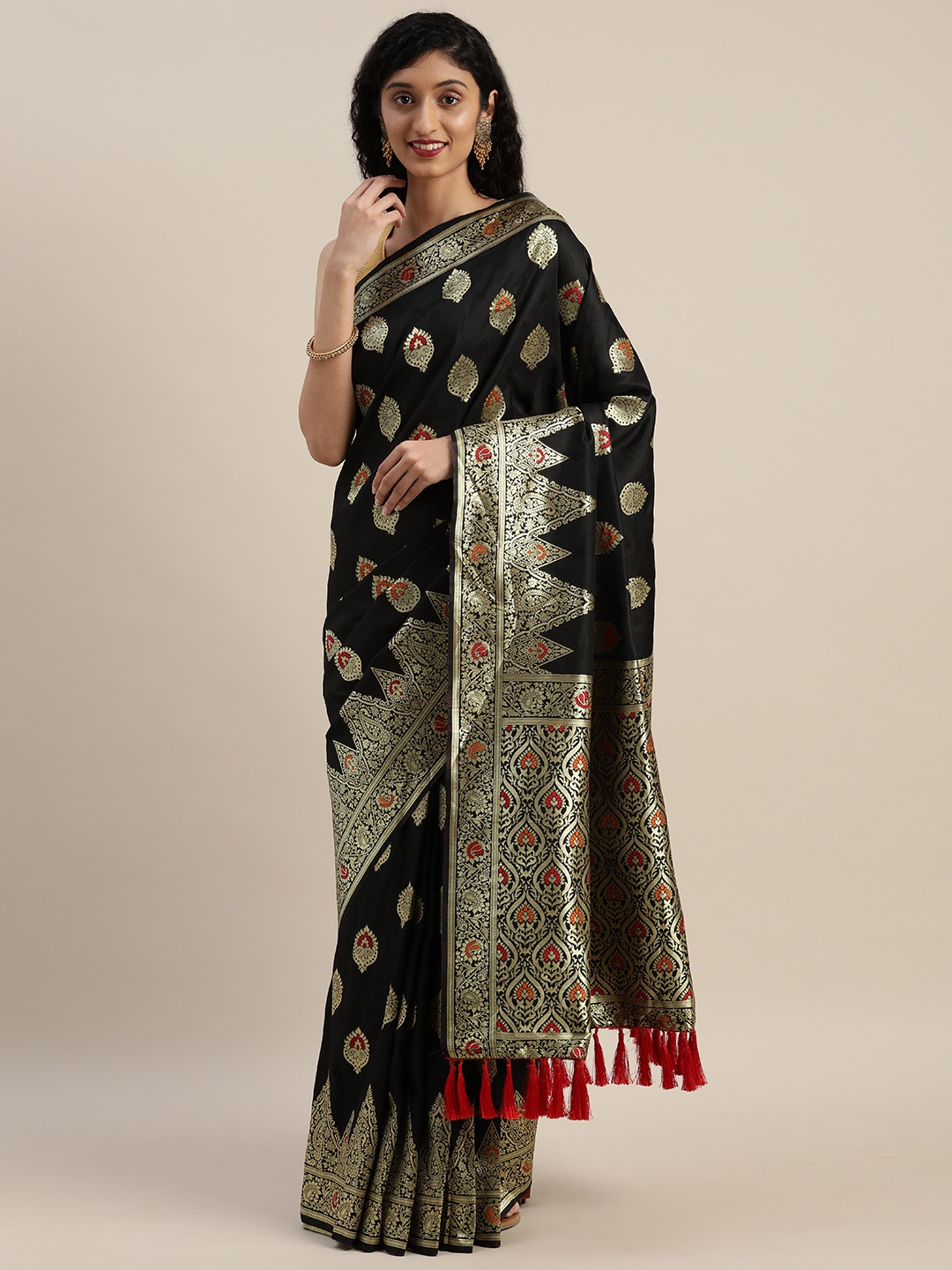 

VASTRANAND Black & Gold-Toned Silk Blend Woven Design Kanjeevaram Saree