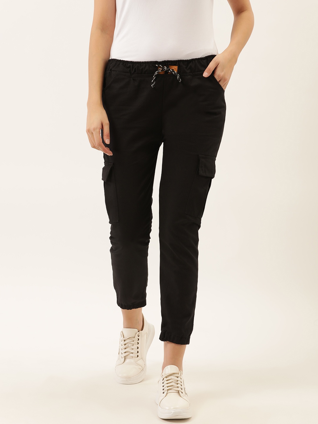 

Darzi Women Black Regular Fit Solid Cropped Cargos