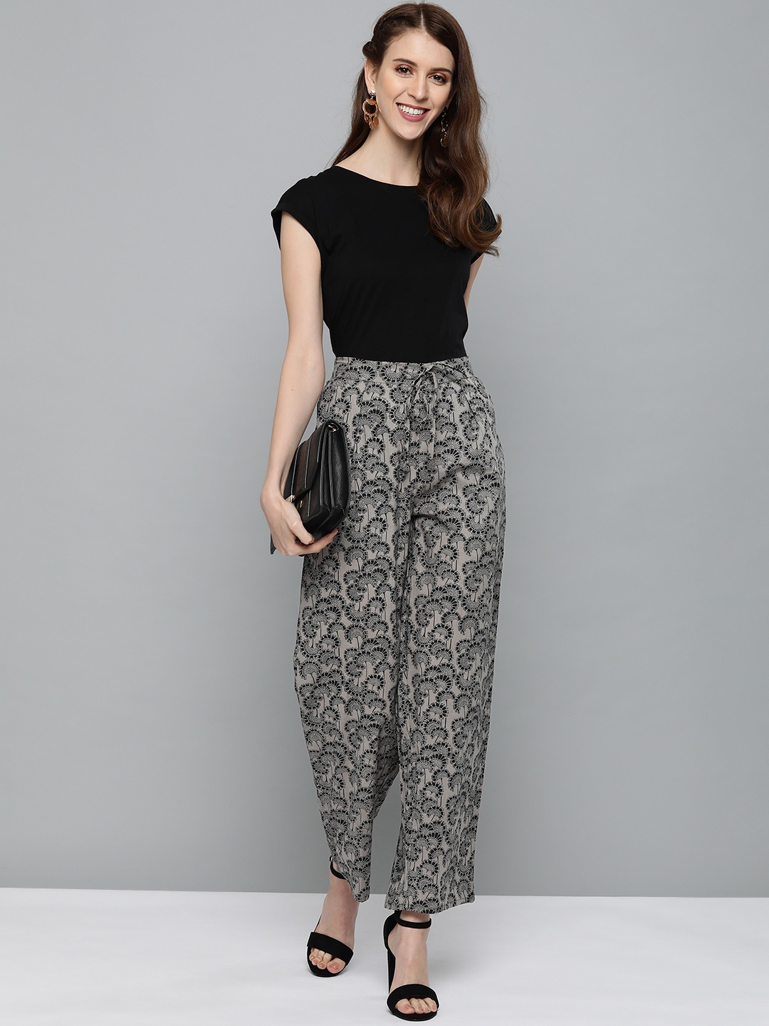 

HERE&NOW Women Grey & Black Printed Straight Palazzos