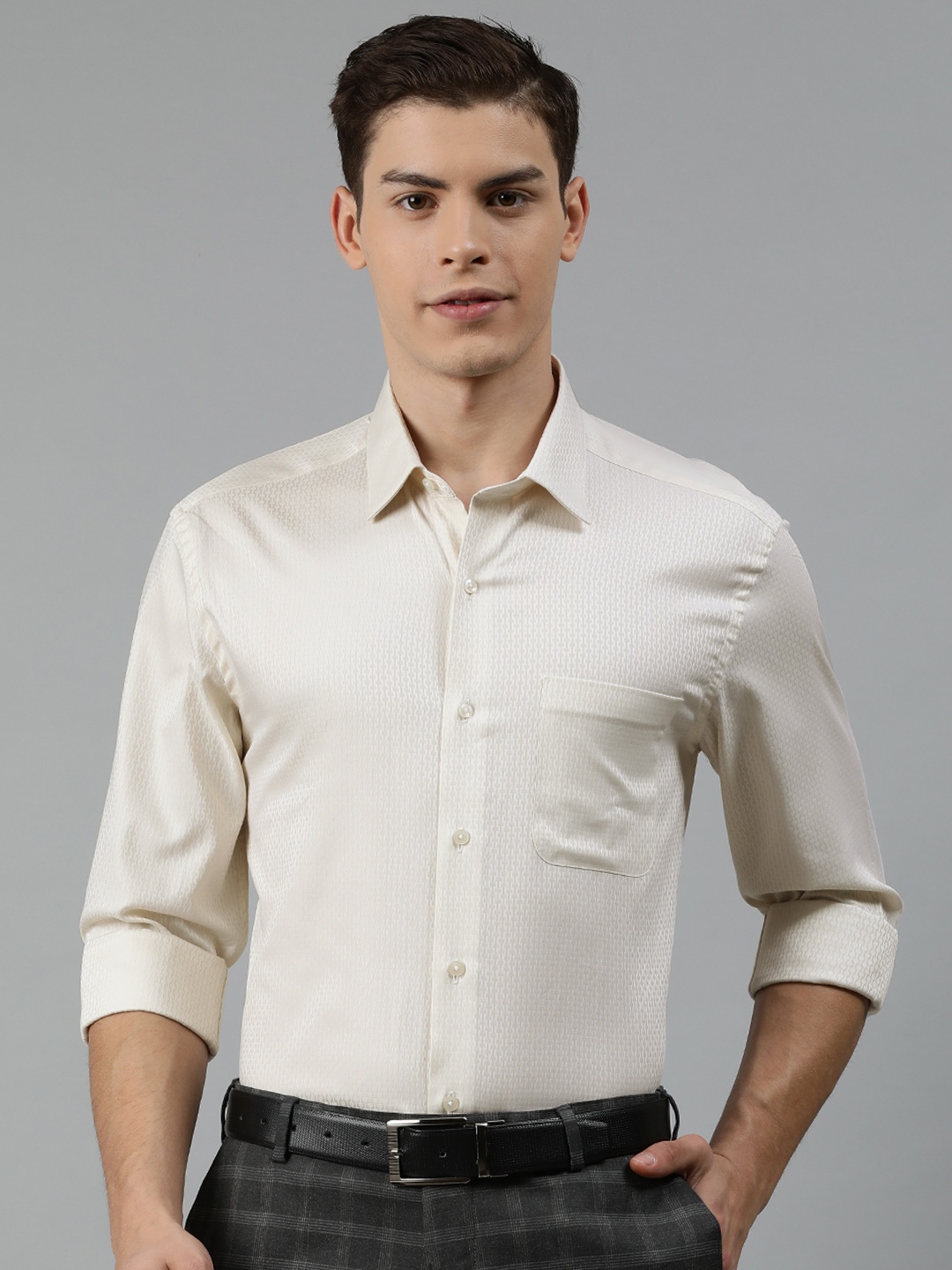 

Arrow Men Off-White & Beige Slim Fit Self Design Formal Shirt