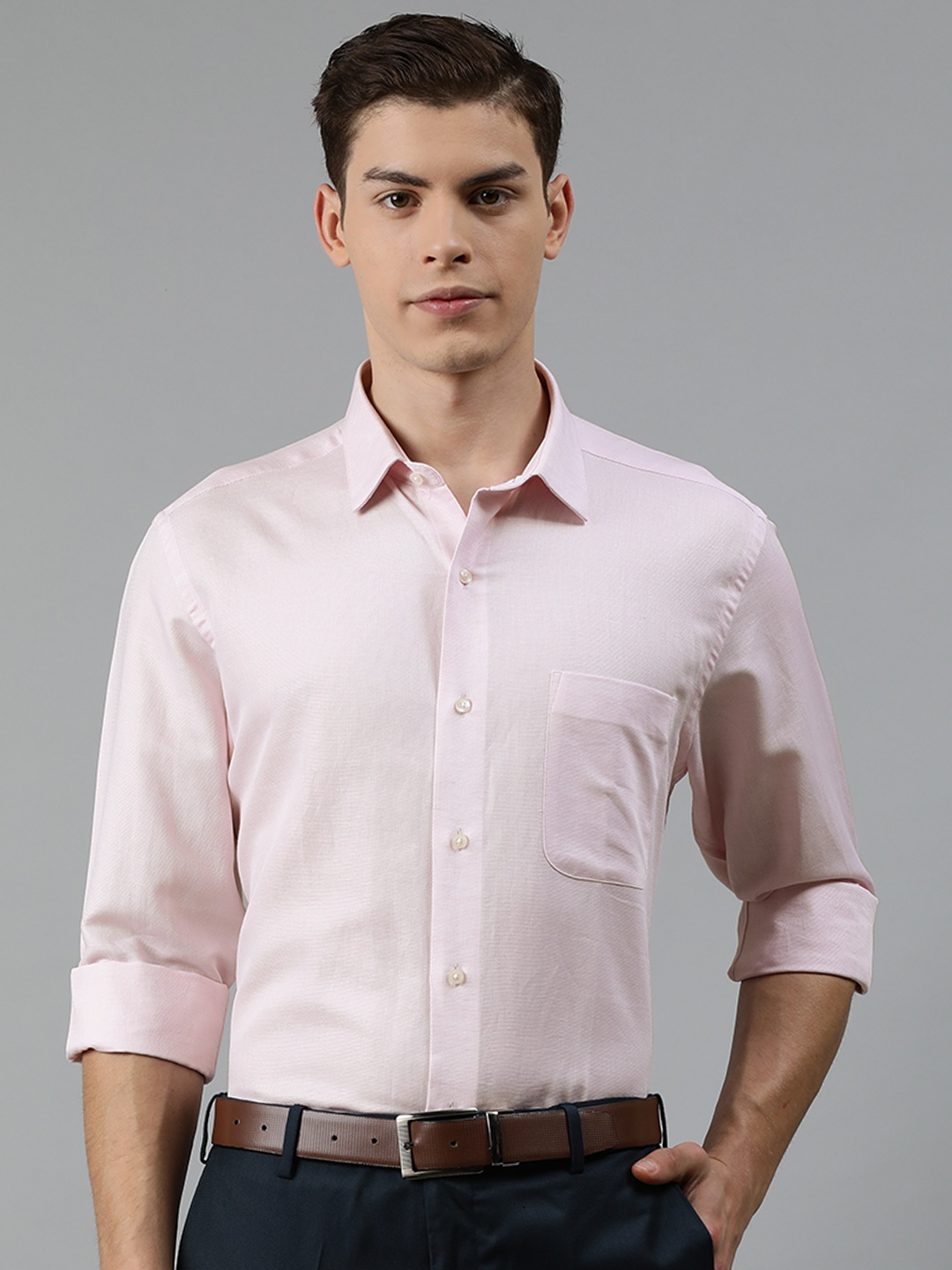 

Arrow Men Pink Regular Fit Solid Formal Shirt