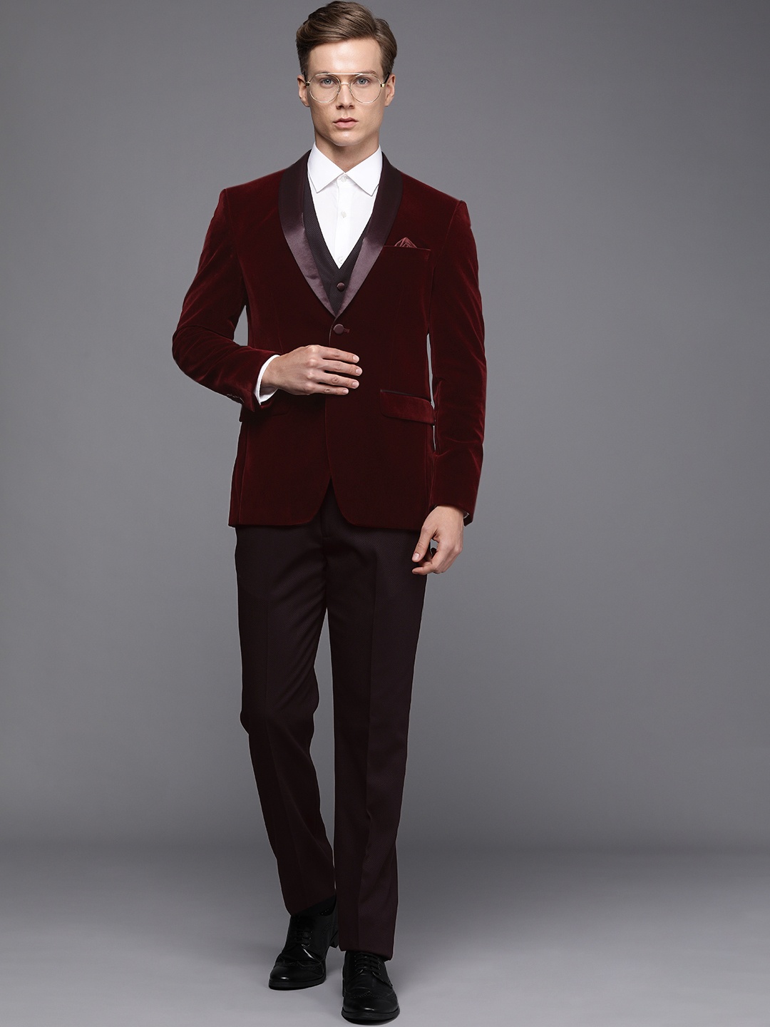 

Louis Philippe Men Black Solid Slim Fit Single-Breasted 3-Piece Formal Suit, Brown