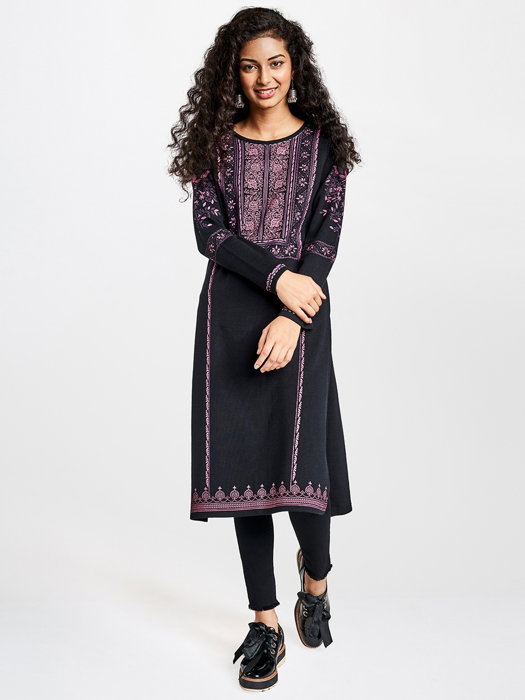

Global Desi Women Black & Pink Printed Straight Kurta