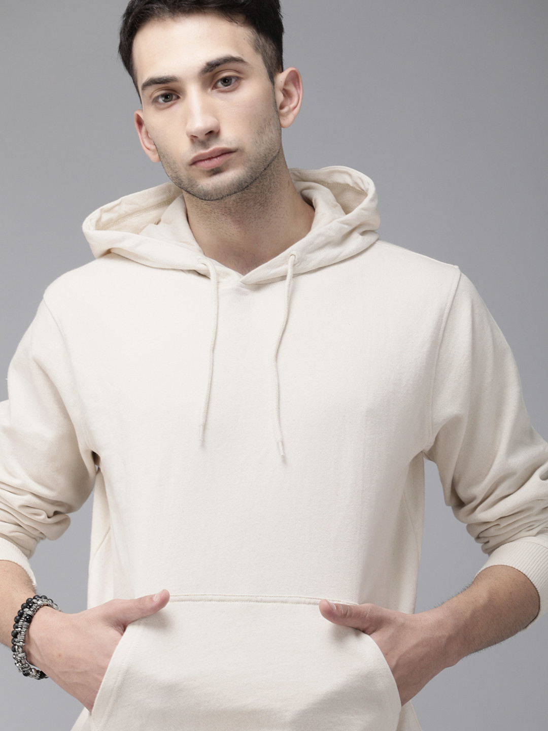 

Roadster Men Off-White Solid Hooded Pullover Sweatshirt