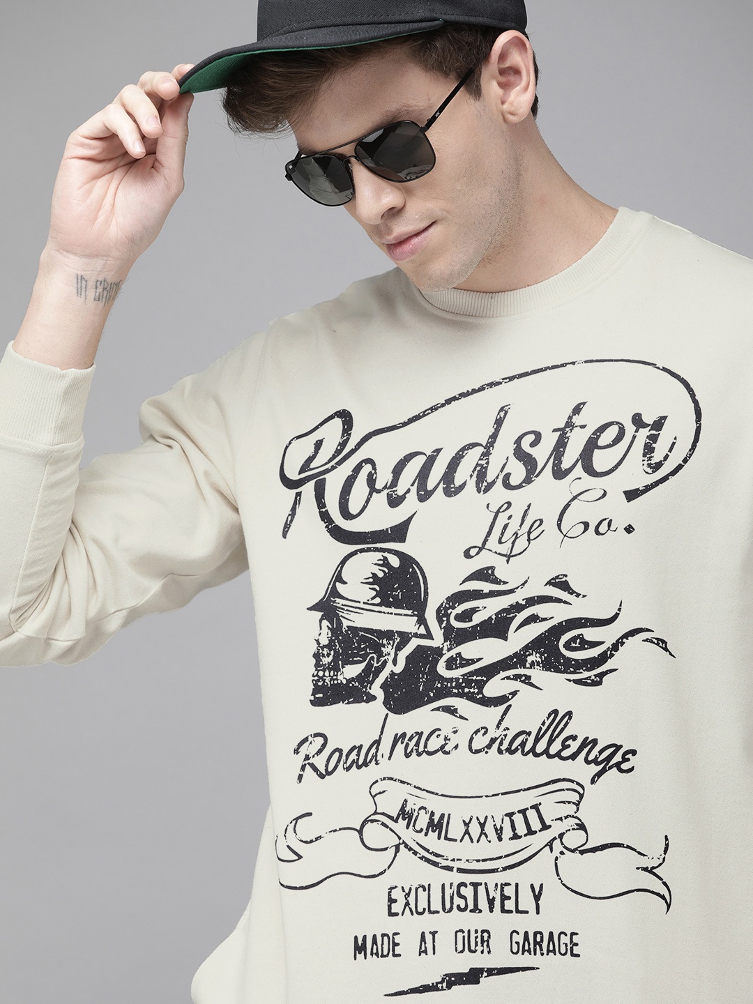 

Roadster Men Off-White & Black Printed Hooded Sweatshirt