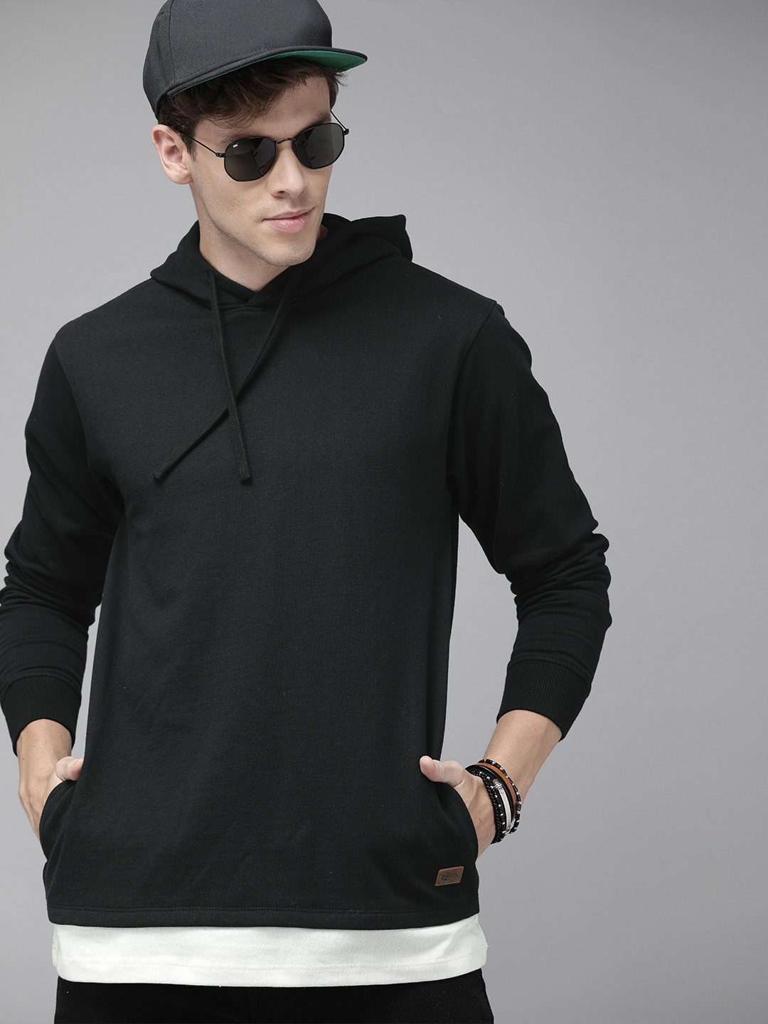 

Roadster Men Black Solid Hooded Sweatshirt