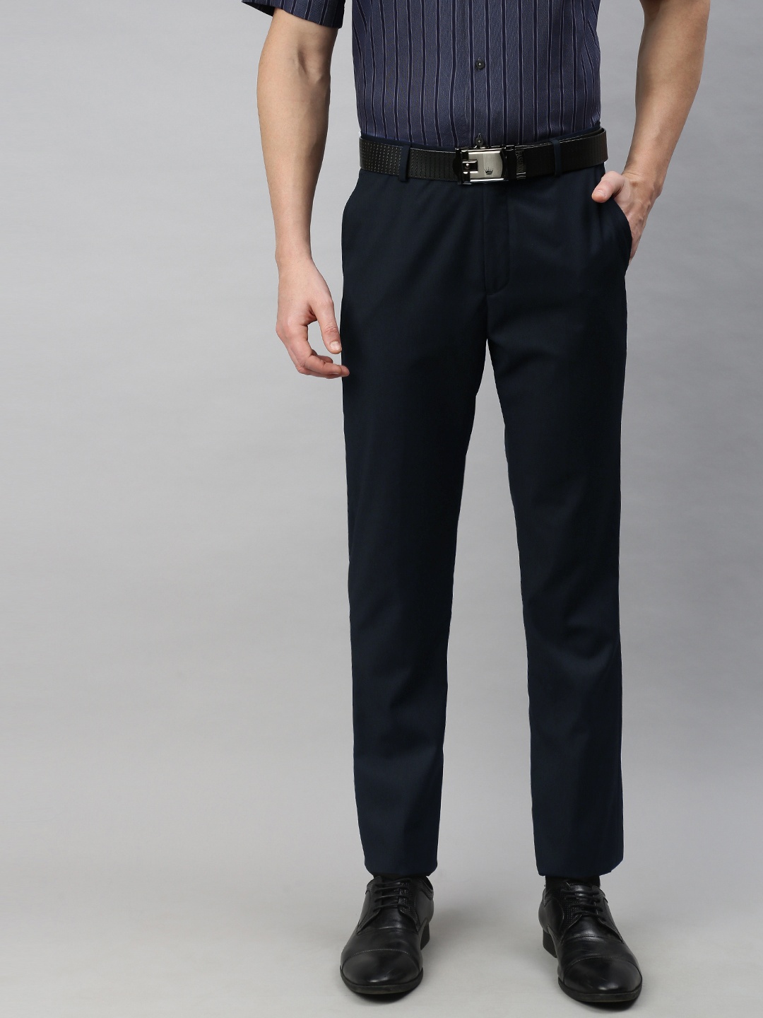 

Arrow Men Navy Blue Tapered Fit Solid Regular Trousers