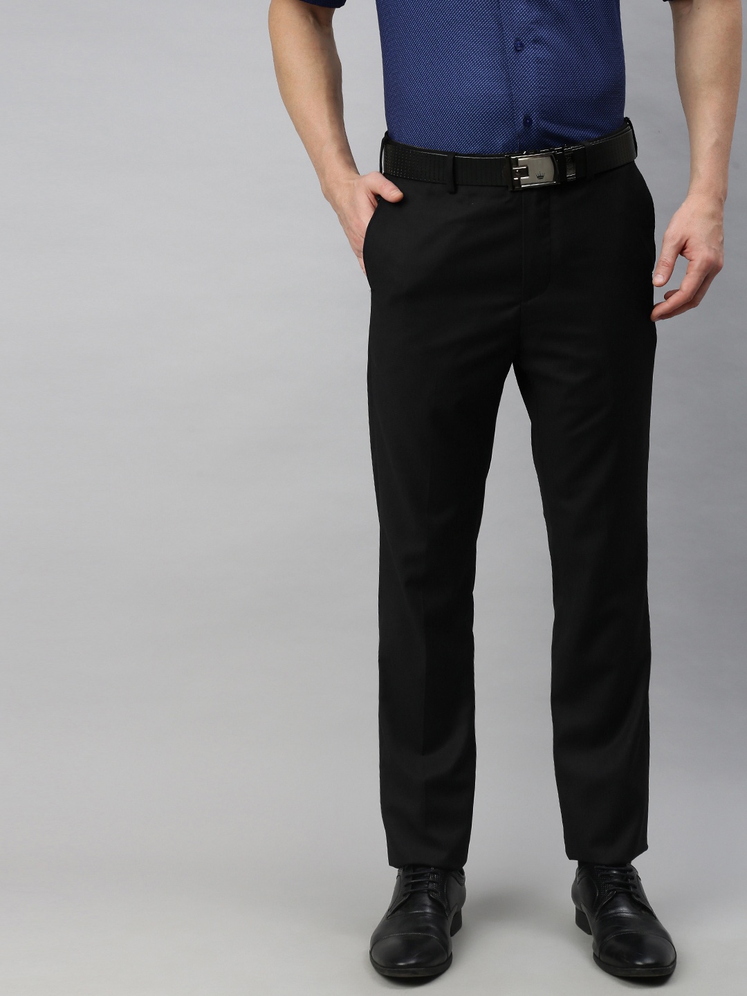 

Arrow Men Black Tapered Fit Solid Regular Trousers