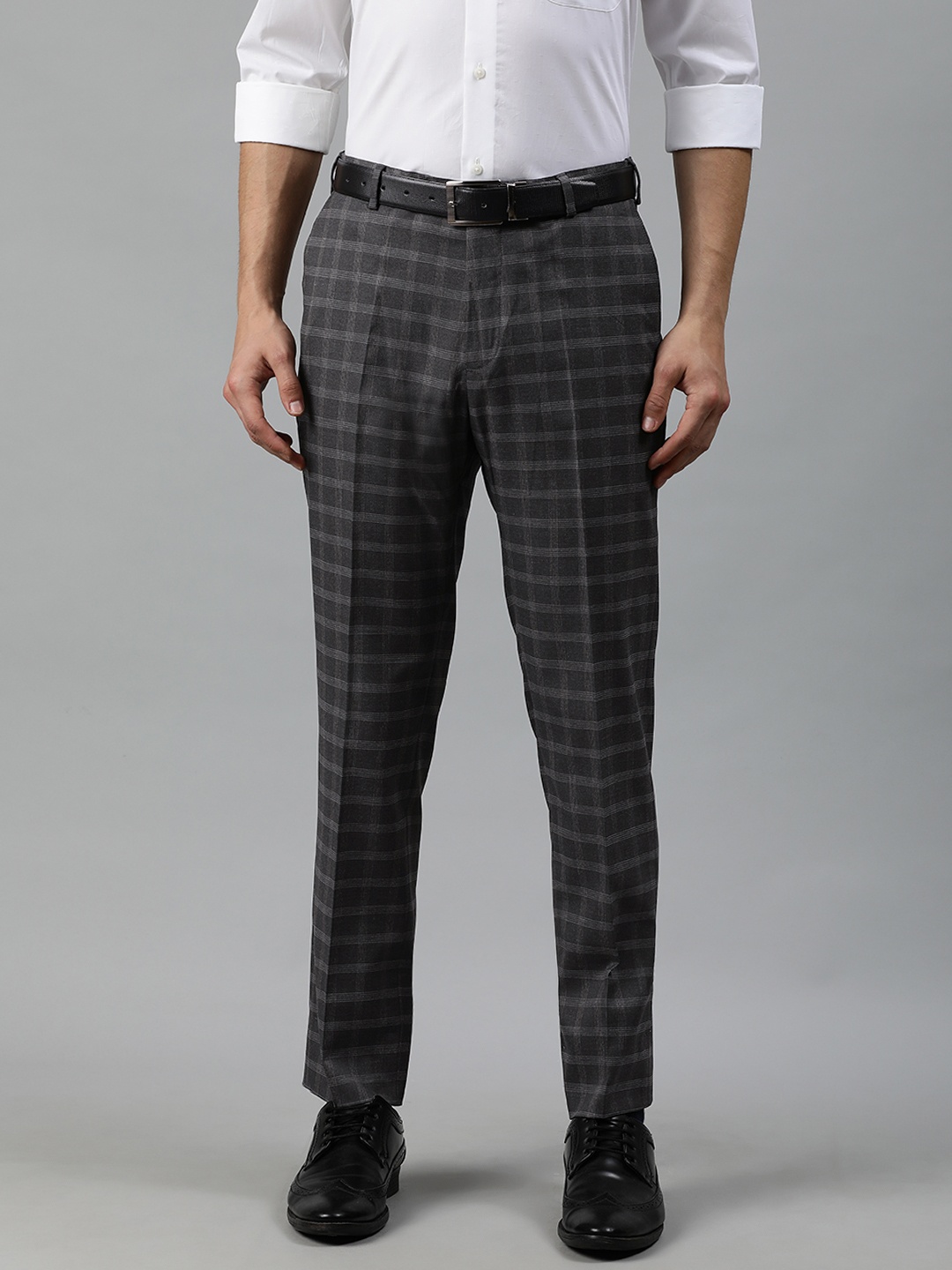 

Arrow Men Grey & White Tapered Fit Checked Formal Trousers