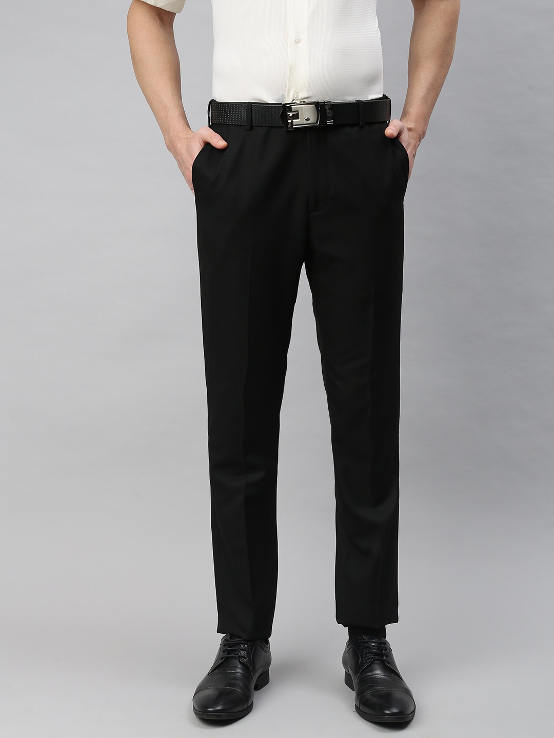 

Arrow Men Black Tapered Fit Solid Formal Trousers