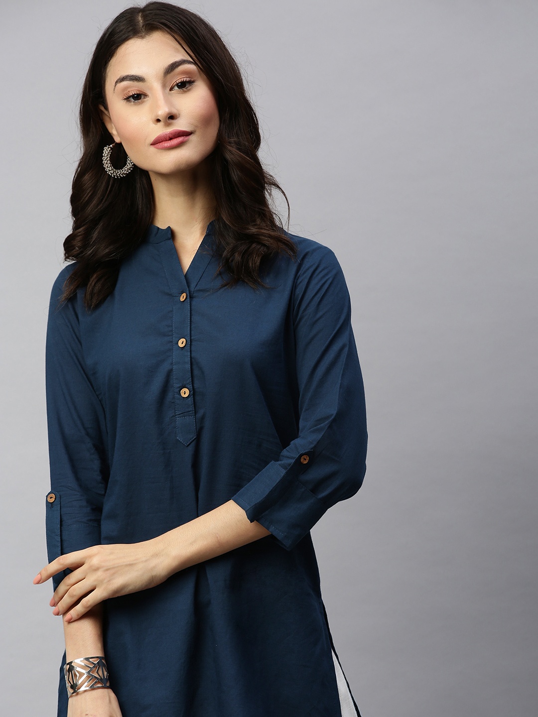 

Aprique FAB Women Blue Solid Straight Kurti