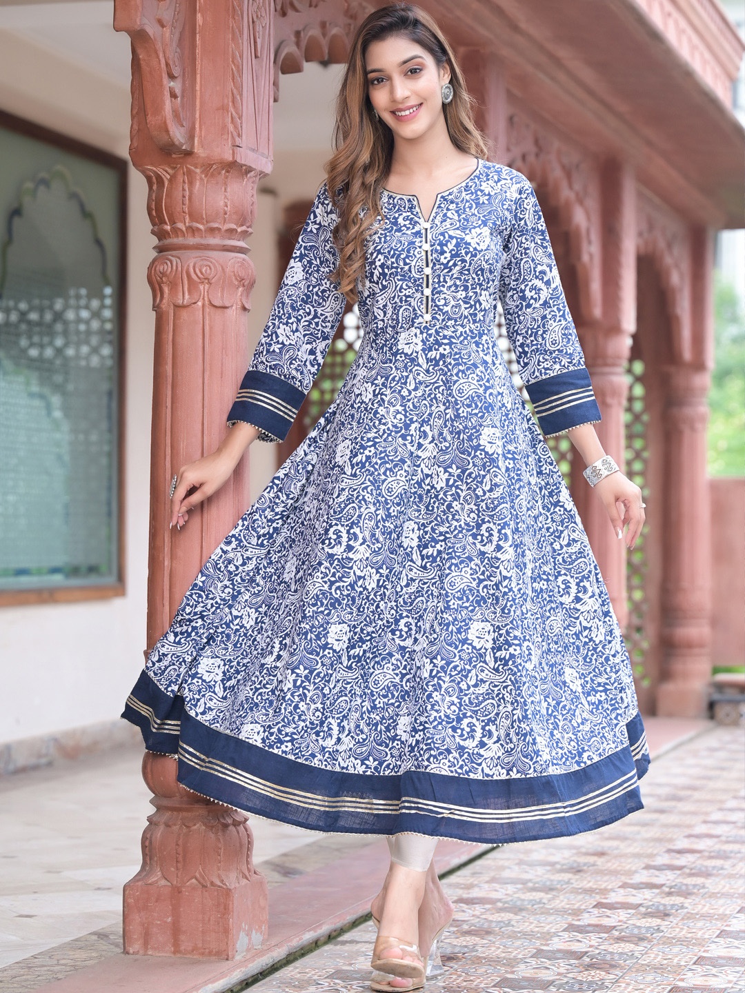 

YASH GALLERY Women Navy Blue & White Paisley Print Anarkali Kurta