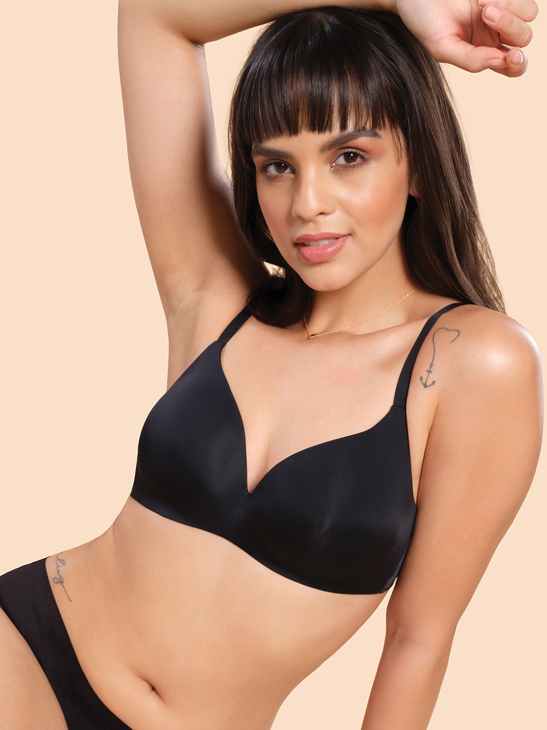 

Enamor Black Seamless Ultra Smoothening Invisi T-Shirt Bra Padded Wirefree Medium Coverage