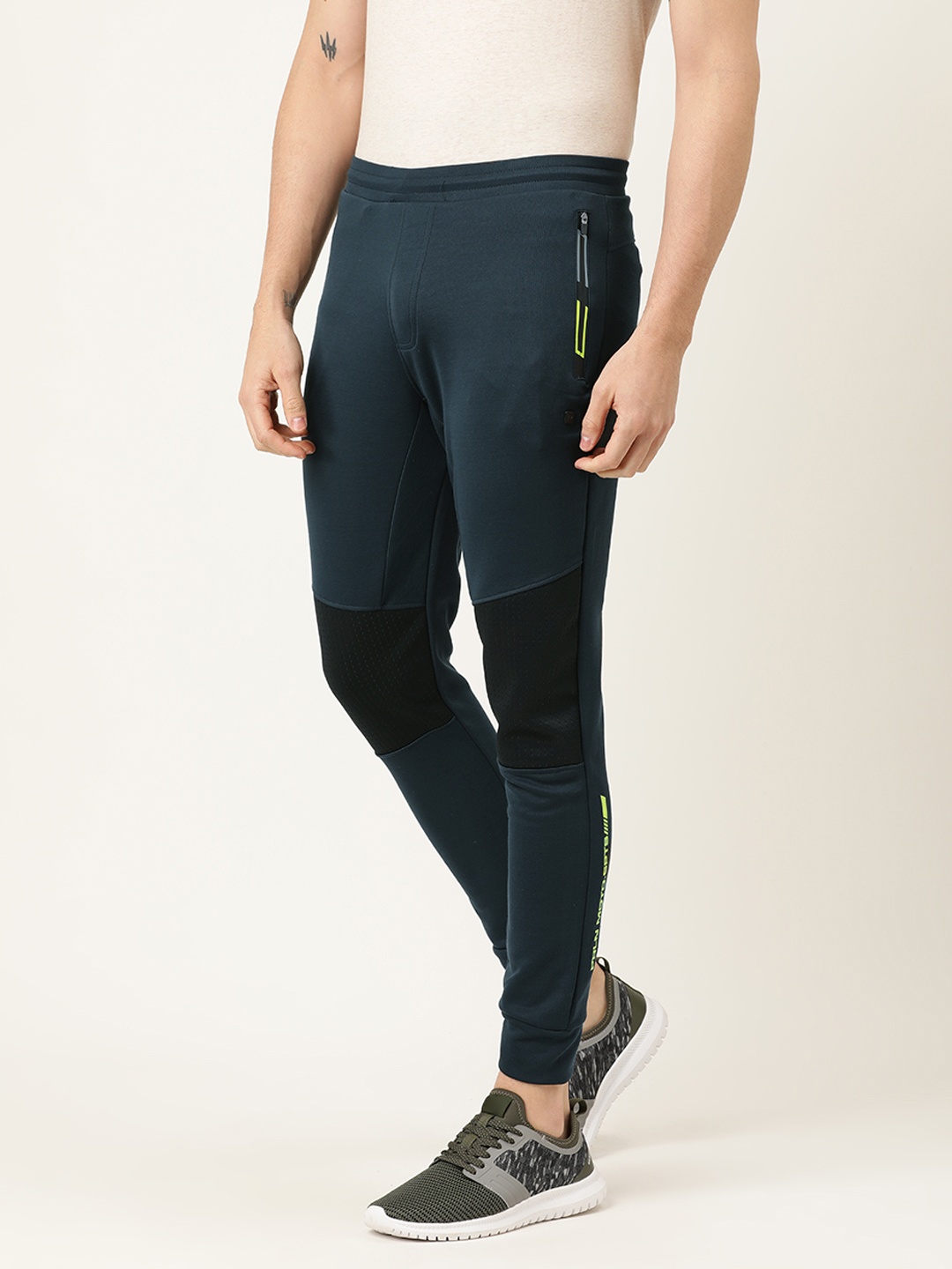 

Proline Active Men Navy Blue & Black Colourblocked Slim Fit Joggers