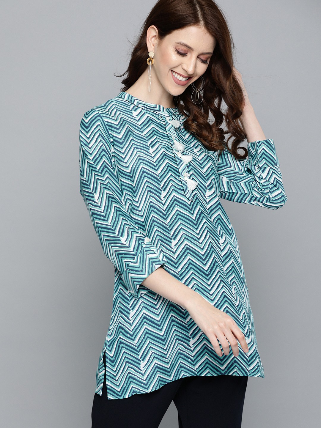 

HERE&NOW Women Blue & White Chevron Print Top