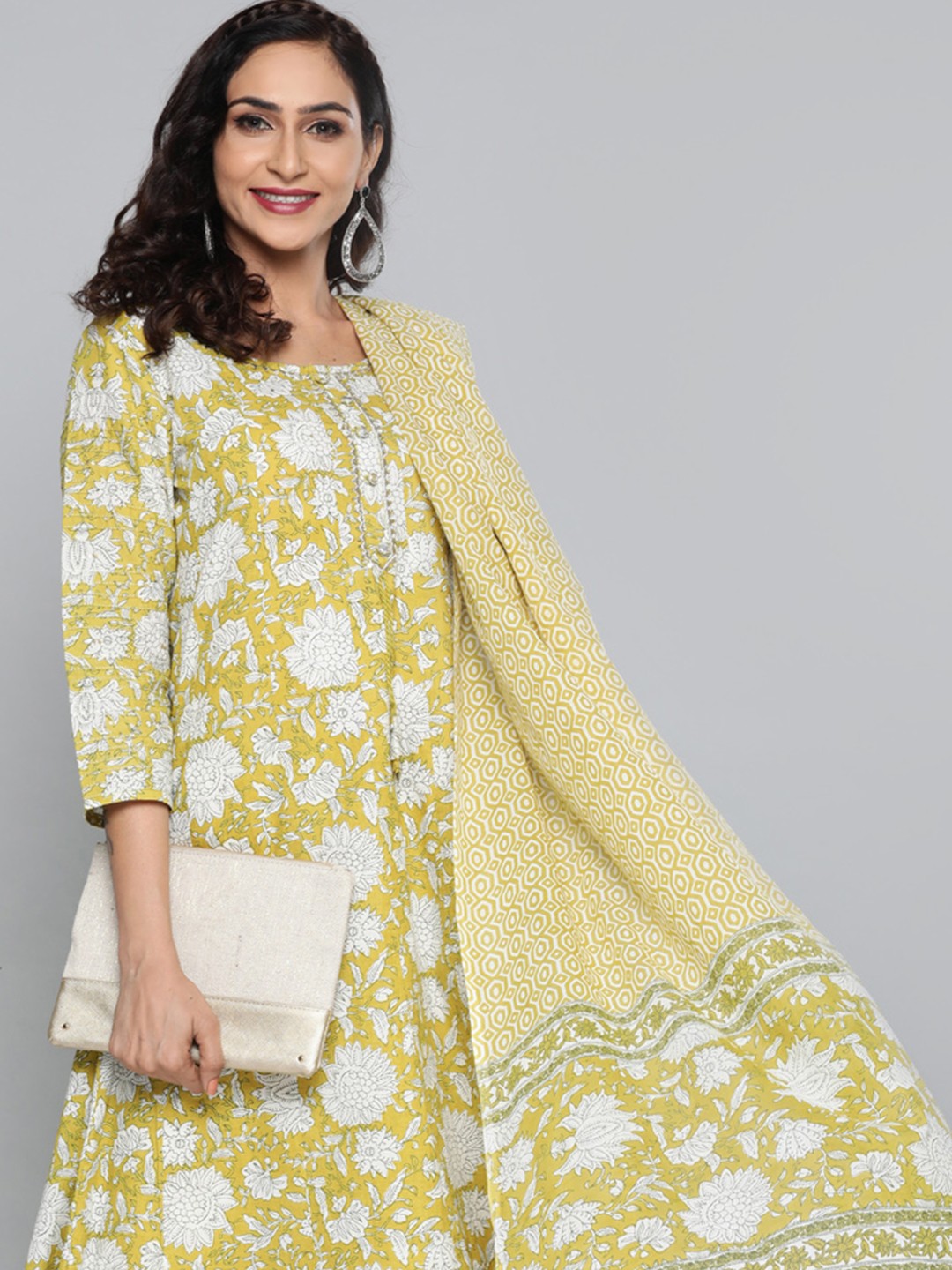 

HERE&NOW Women Green & Off-White Printed Kurta with Trousers & Dupatta