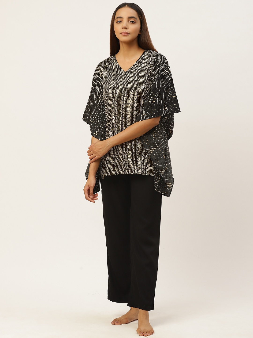 

Cottinfab Women Black & Beige Geometric Print Night suit