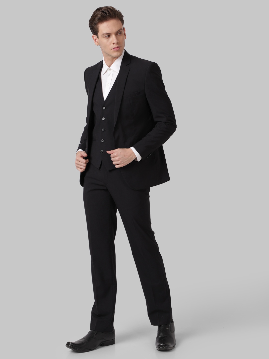 

Park Avenue Men Black Solid Super Slim Fit Single-Breasted Formal Suit