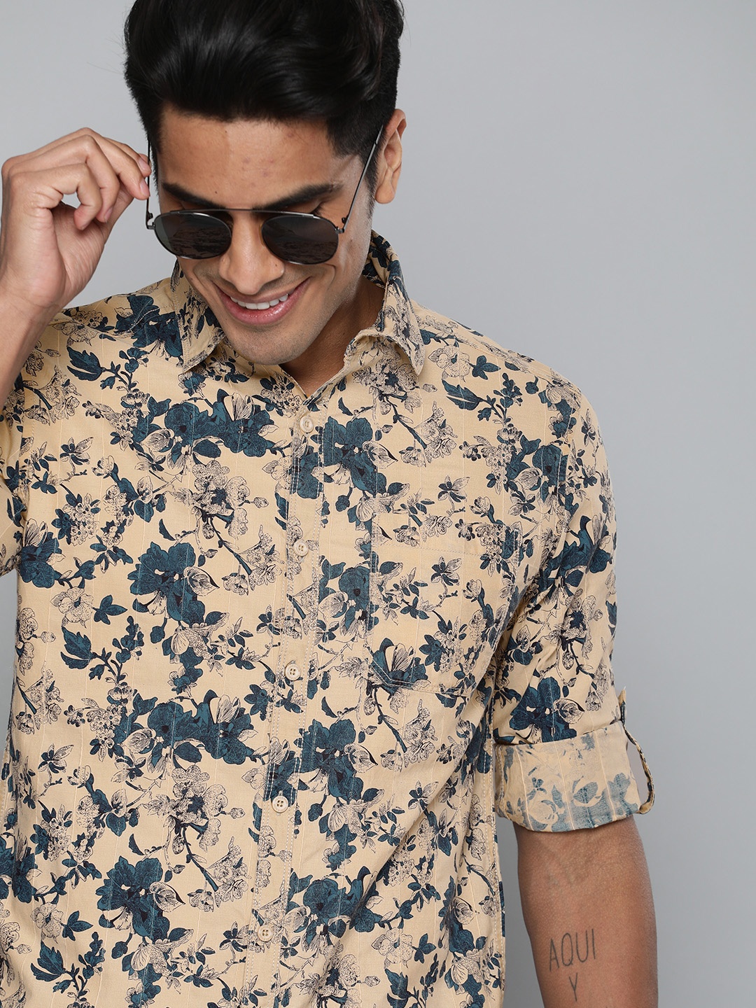 

HERE&NOW Men Beige & Green Slim Fit Printed Casual Shirt