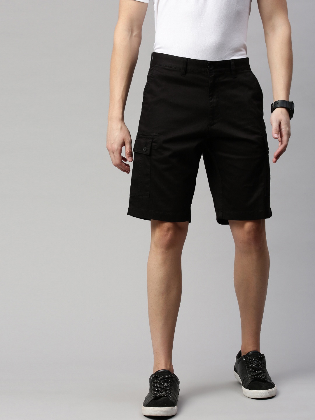 

Indian Terrain Men Black Solid Regular Fit Cargo Shorts