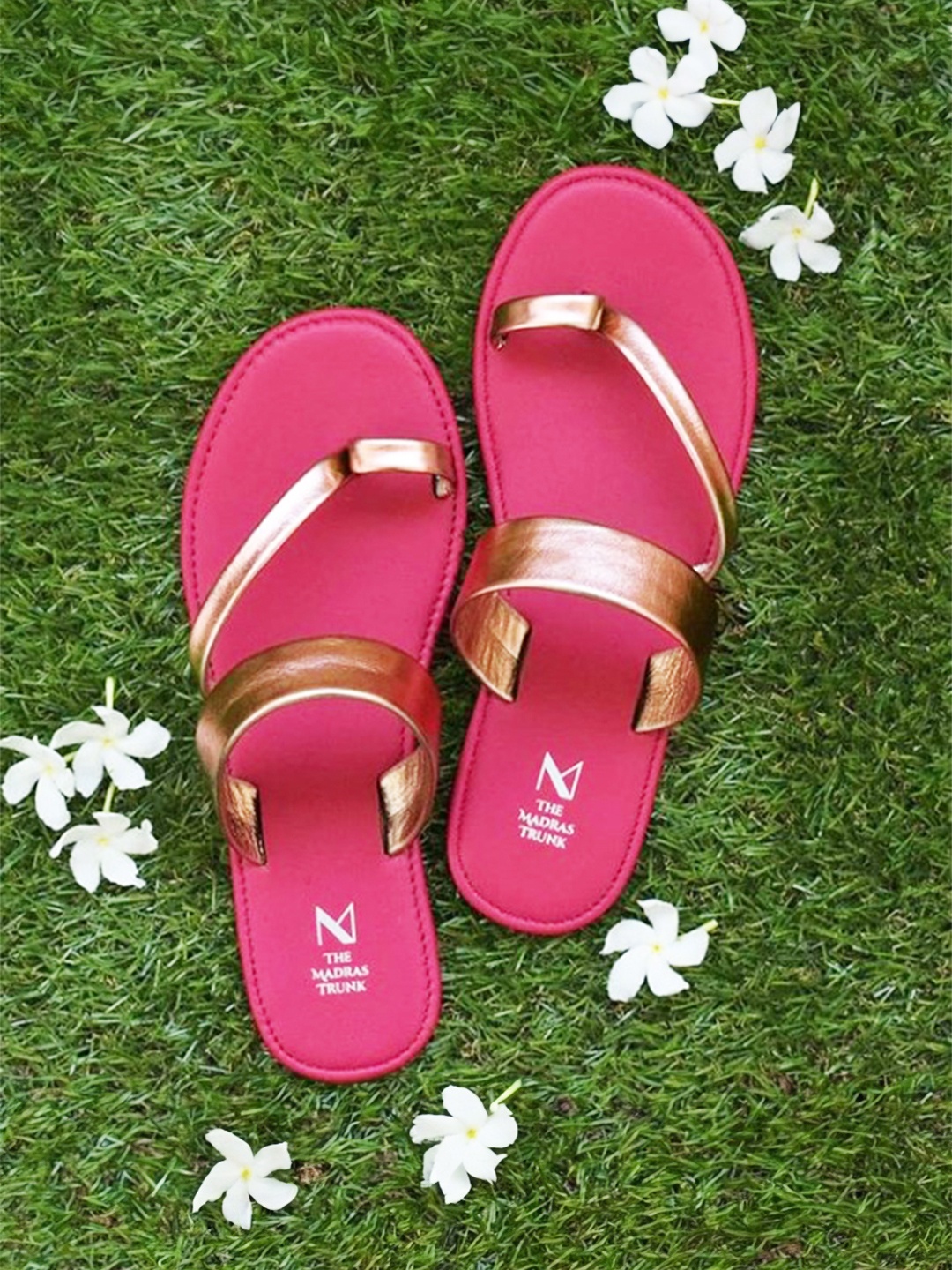 

THE MADRAS TRUNK Women Bronze-Toned Solid Leather One Toe Flats