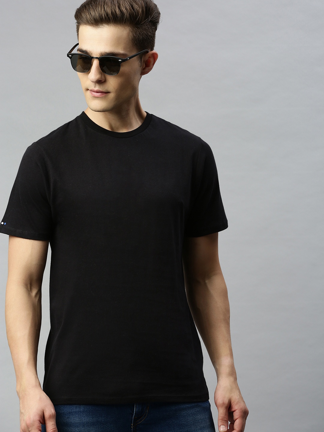 

Harvard Men Black Solid Round Neck T-shirt