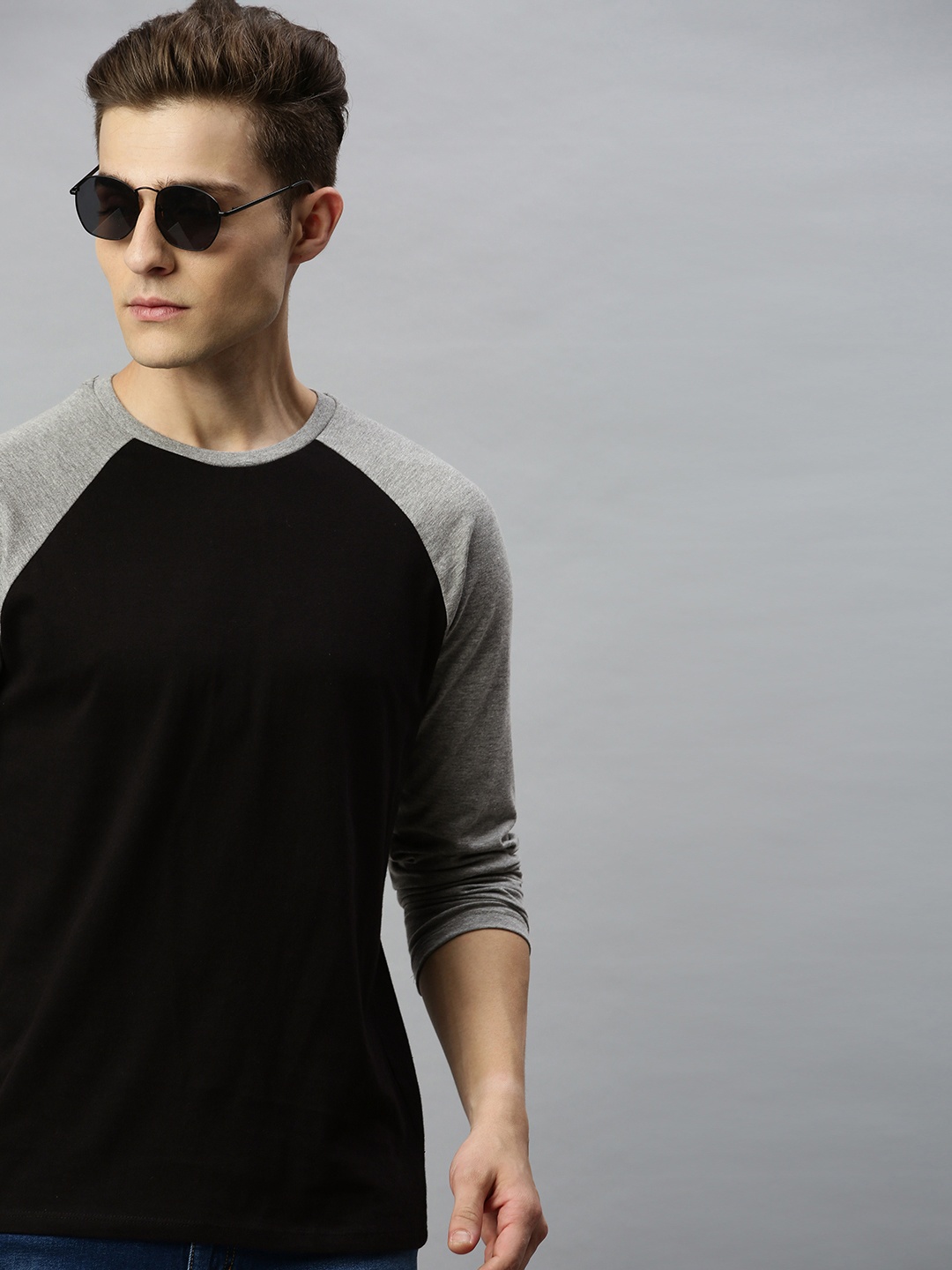 

Harvard Men Black Colourblocked Round Neck T-shirt