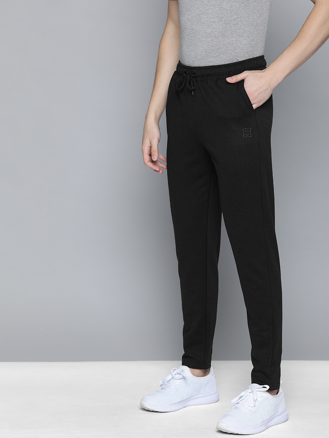 

Harvard Men Black Solid Tapered Style Track Pants