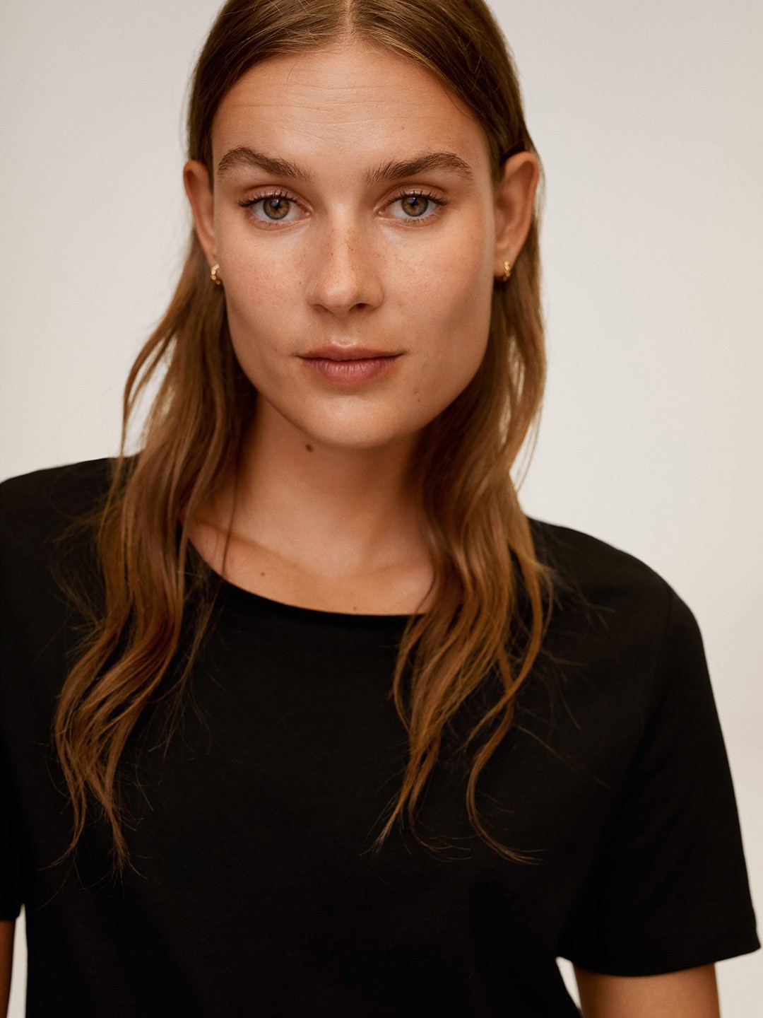 

MANGO Women Black Organic Cotton Solid Round Neck Organic Cotton T-shirt