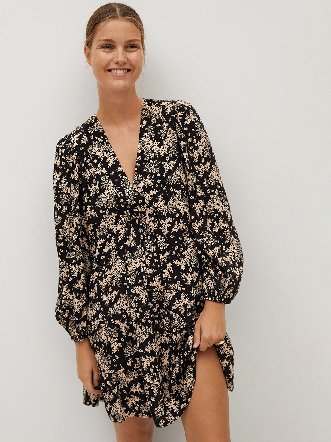 

MANGO Women Black & Peach-Coloured Sustainable Floral Print A-Line Dress
