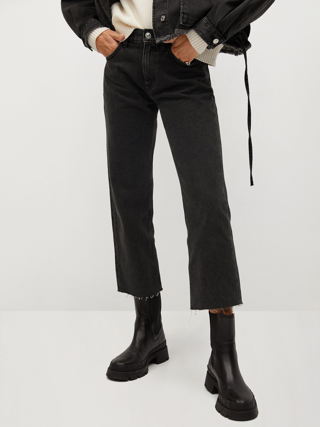 

MANGO Women Black Straight Fit Mid-Rise Clean Look Crop Jeans